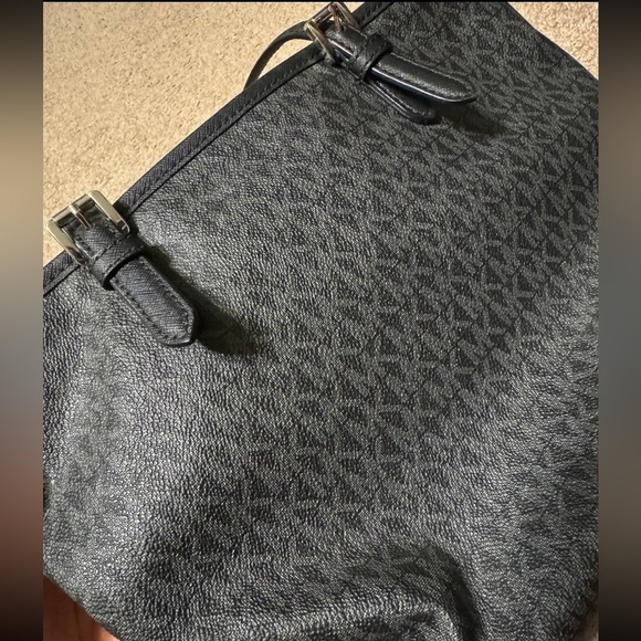 Michael Kors Signature logo pattern and logo charm purse - Picture 11 of 12